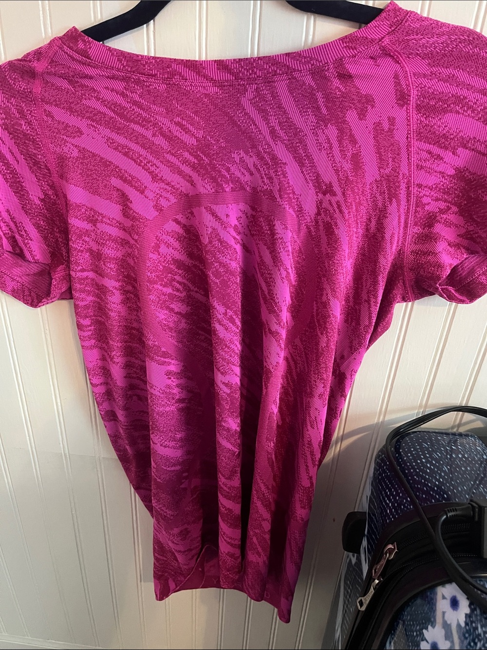 lululemon athletica Magenta Patterned Short-Sleeve Tee